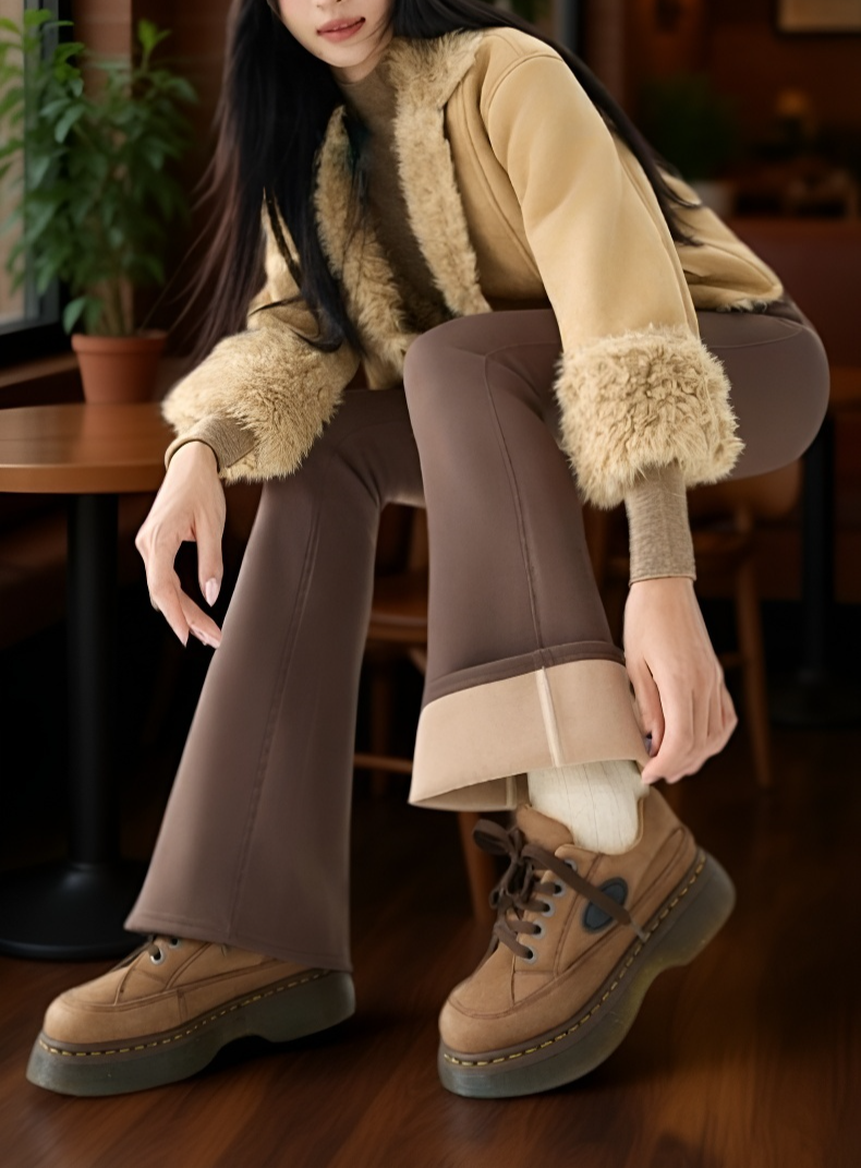 키작은 여성용 추동 미라 플레어 팬츠 착용 이미지