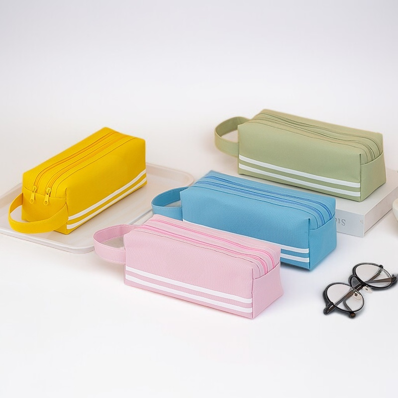 Large capacity pencil case with good appearance