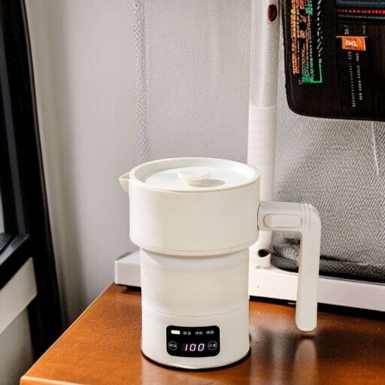 Lightweight and compact electric kettle for travelers