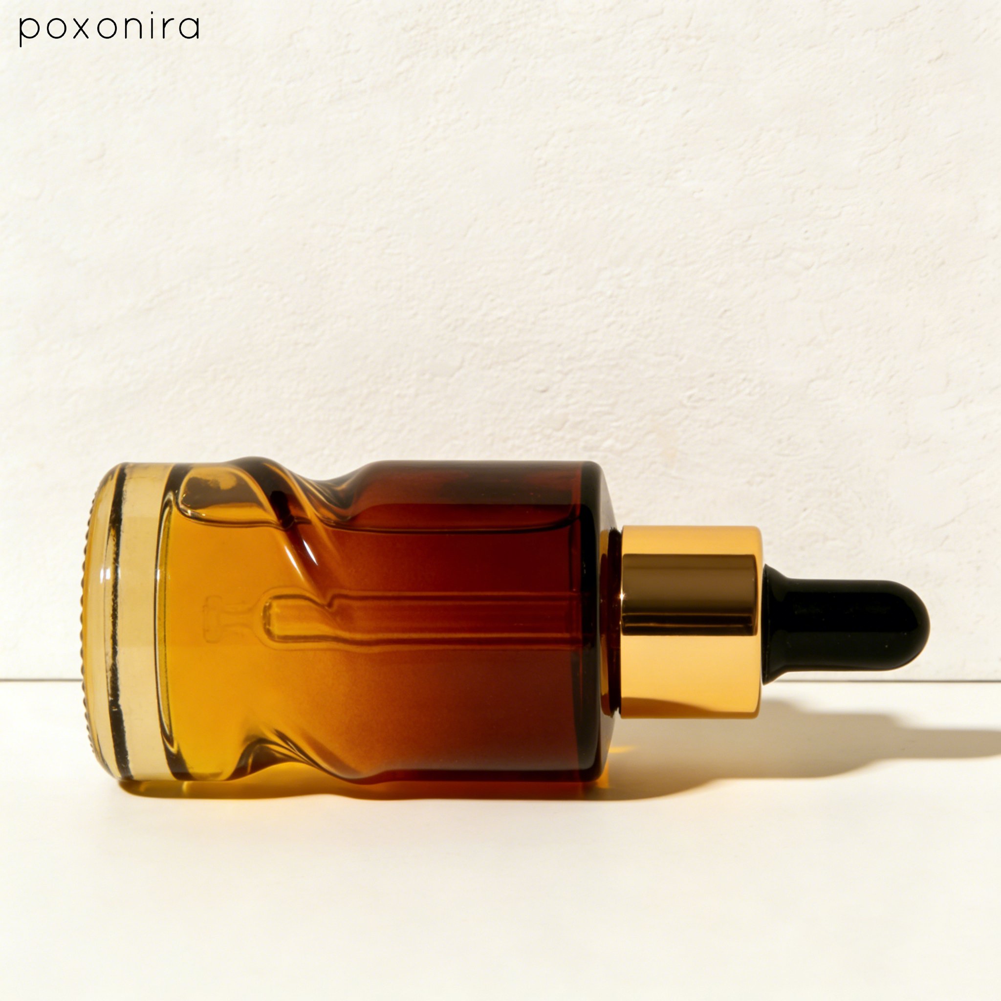 น้ำมันบำรุงผมเนื้อบางเบาและให้ความรู้สึกสดชื่น