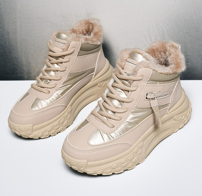 防寒仕様のフリース裏地レディースブーツの内部画像