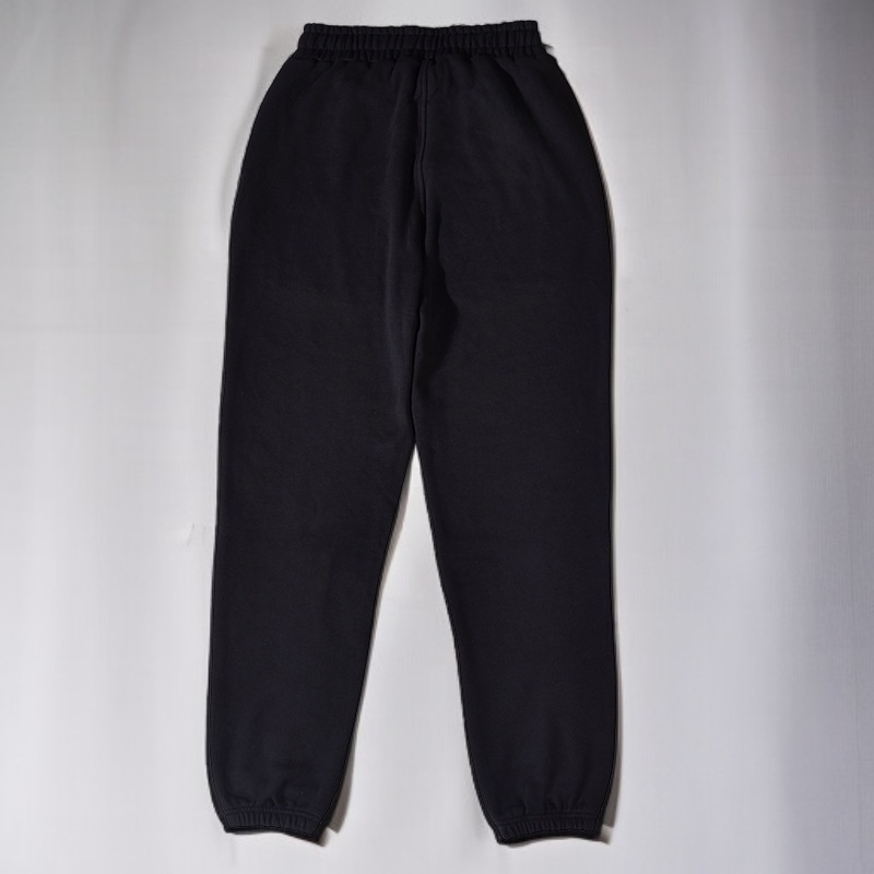 신축성 좋은 소재의 남성 바지