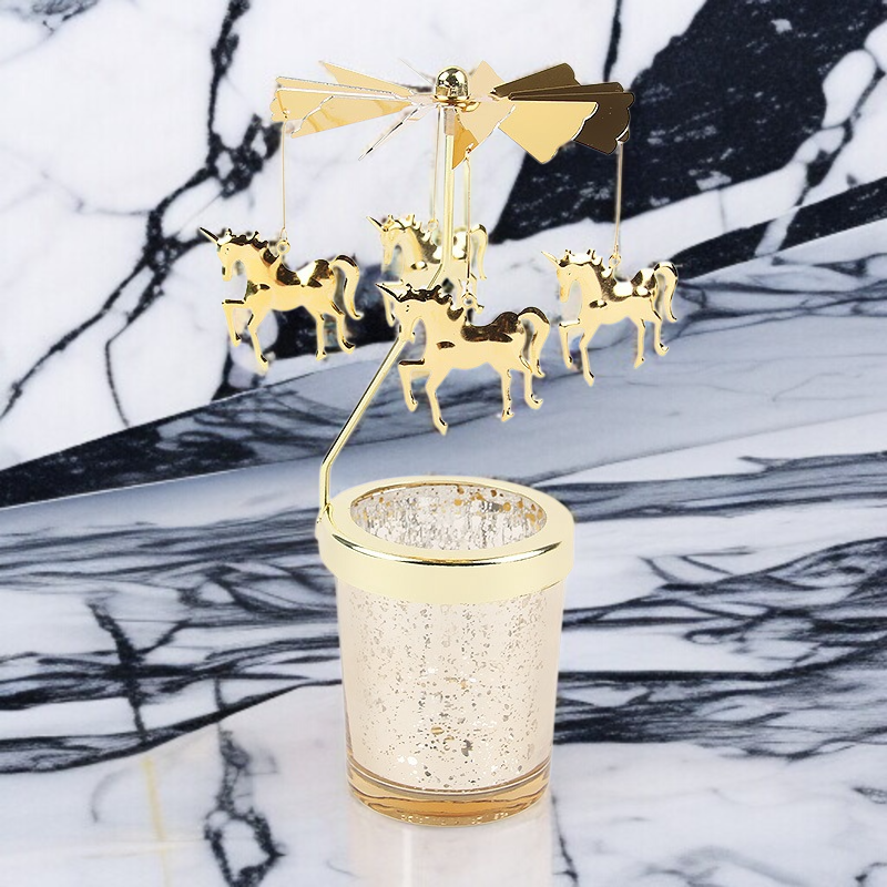 ديكور منزل أنيق مع حامل شمعة عطرية