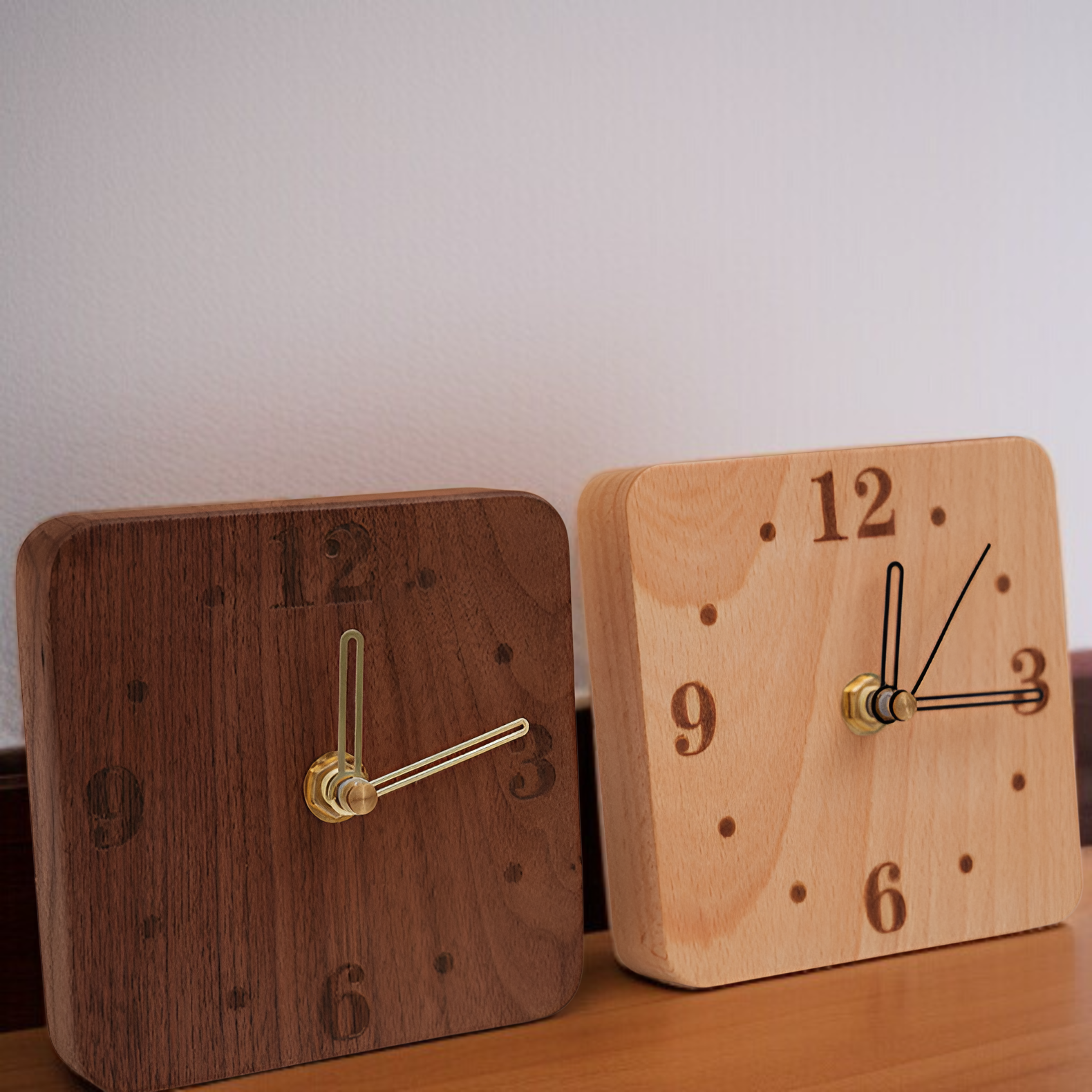 北欧風のシンプルな卓上時計、天然無垢材の静音木製時計、寝室のベッドサイド時計