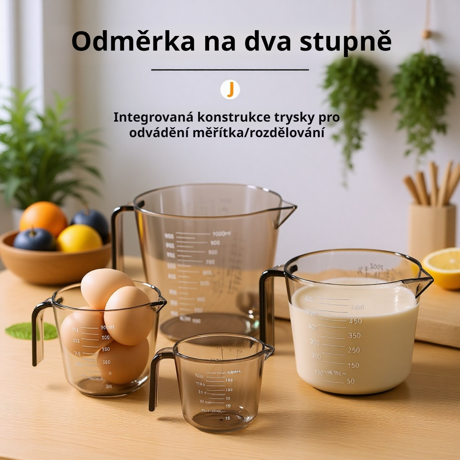 Průhledný plastový odměrný pohárek s měřítkem