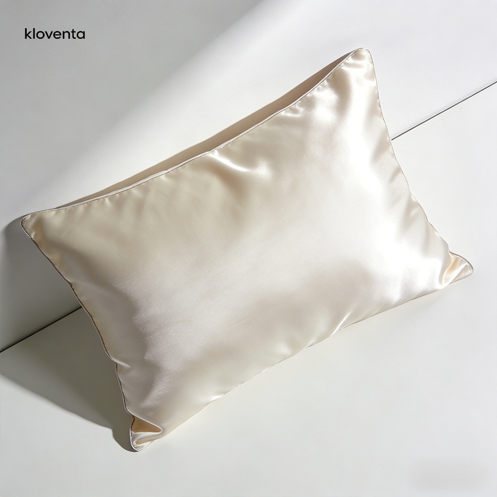 부드러운 실크 소재의 베개