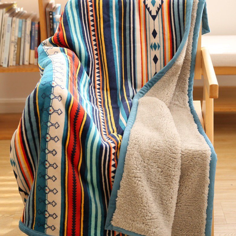 Lammwolldecke im Ethno-Stil
