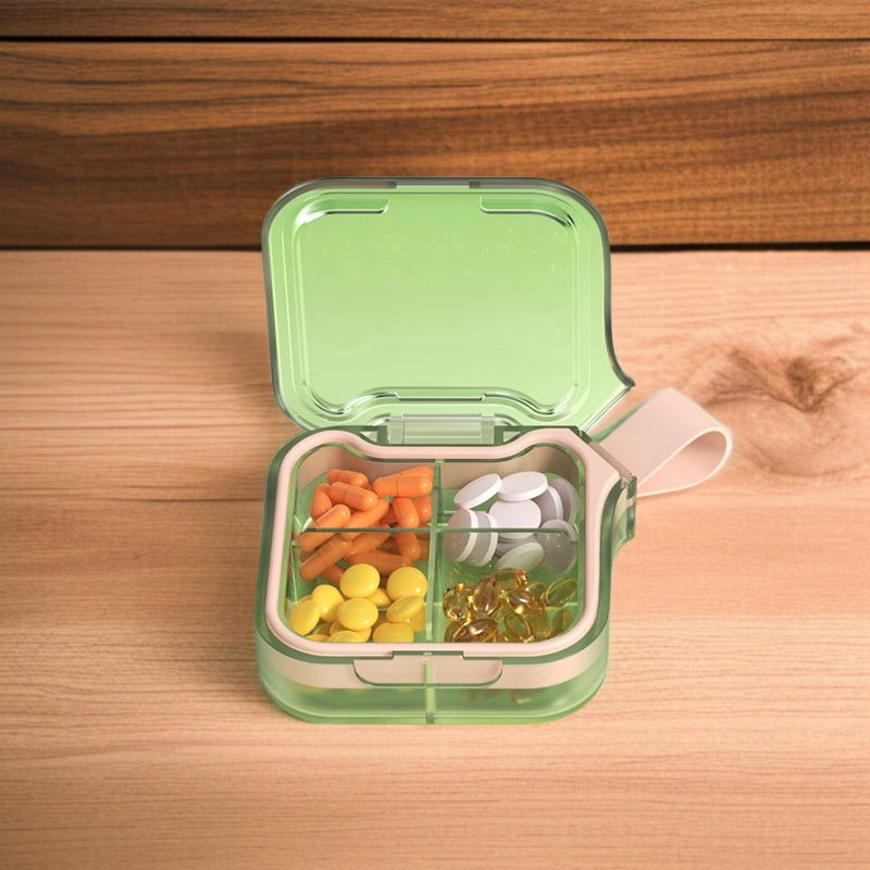 투명 덮개로 내용물이 보이는 약물 수납함