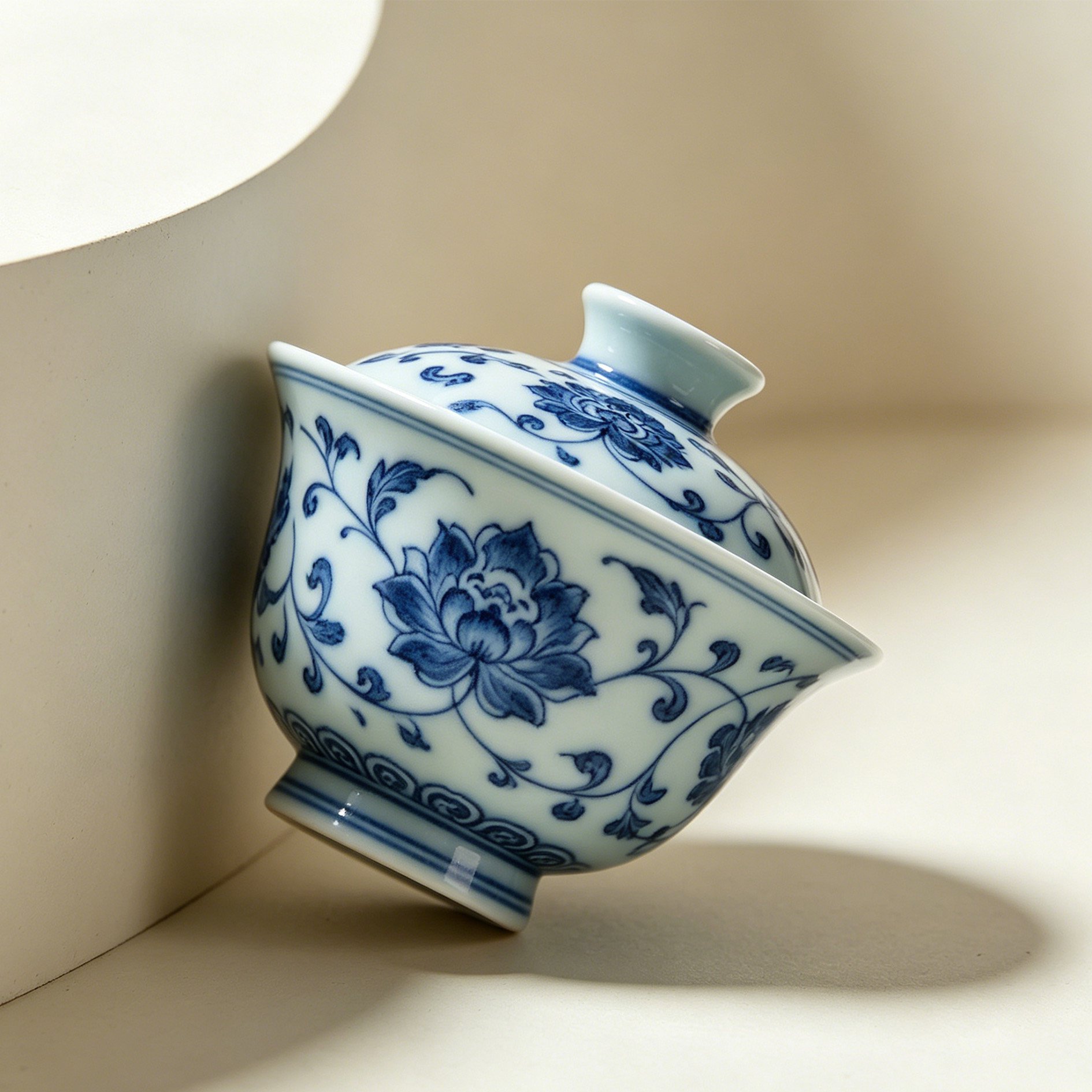 Service à thé en porcelaine bleue et blanche élégant