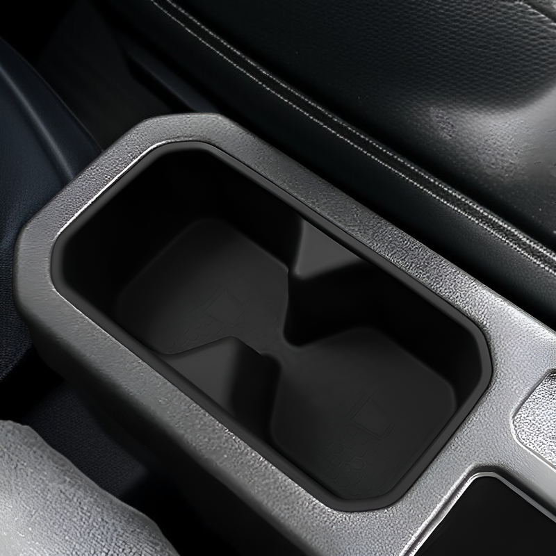 Detalle de compartimentos de la caja de almacenamiento para coche