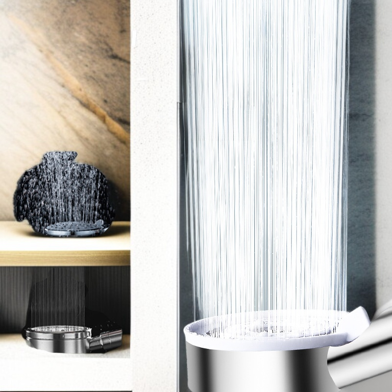 Potente cabezal de ducha de alto volumen y cinco velocidades