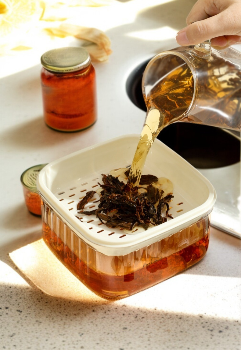 Efficient tea dregs removal bucket