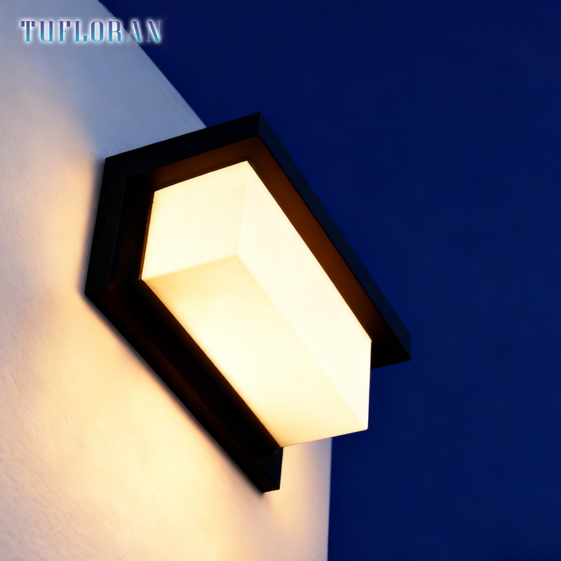 โคมไฟติดผนังโซล่าเซลล์