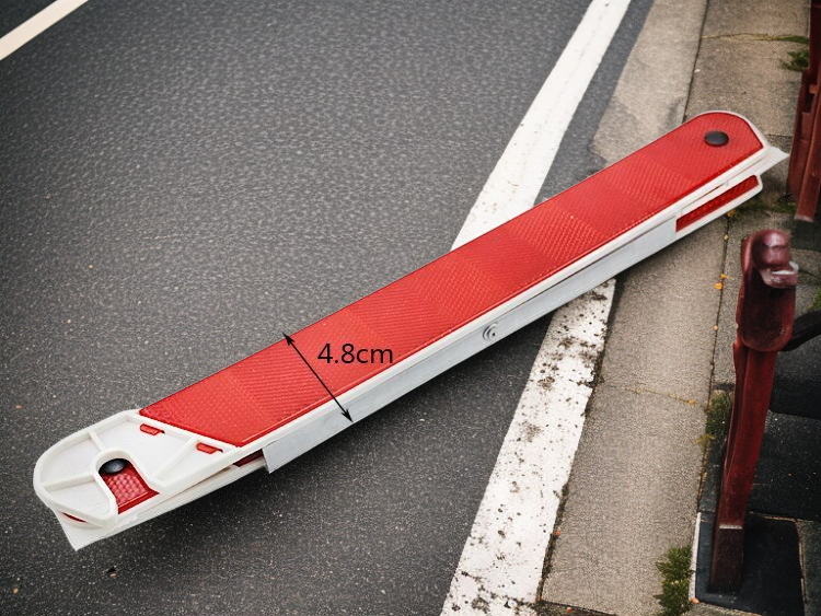 Vehicle dashboard featuring frame warning alert