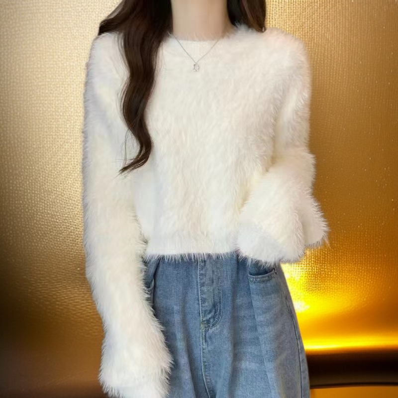 女性の緩い薄いニットトップショート模造ミンクのセーター