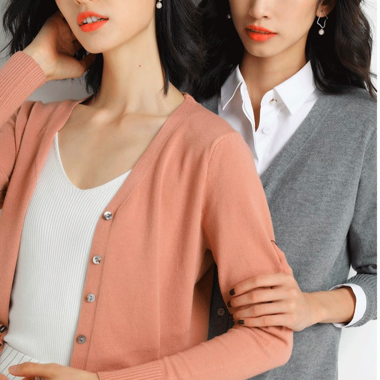 エレガントな長袖ニットカーディガン正面画像