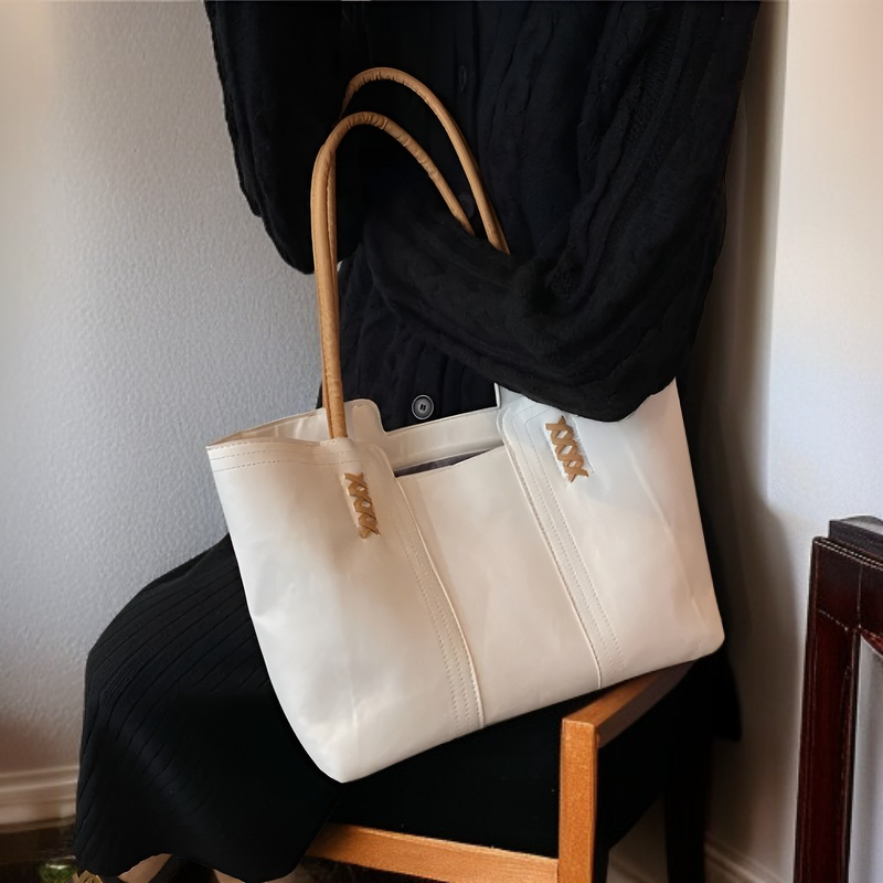 حقيبة نسائية بتصميم عملي وسعة كبيرة