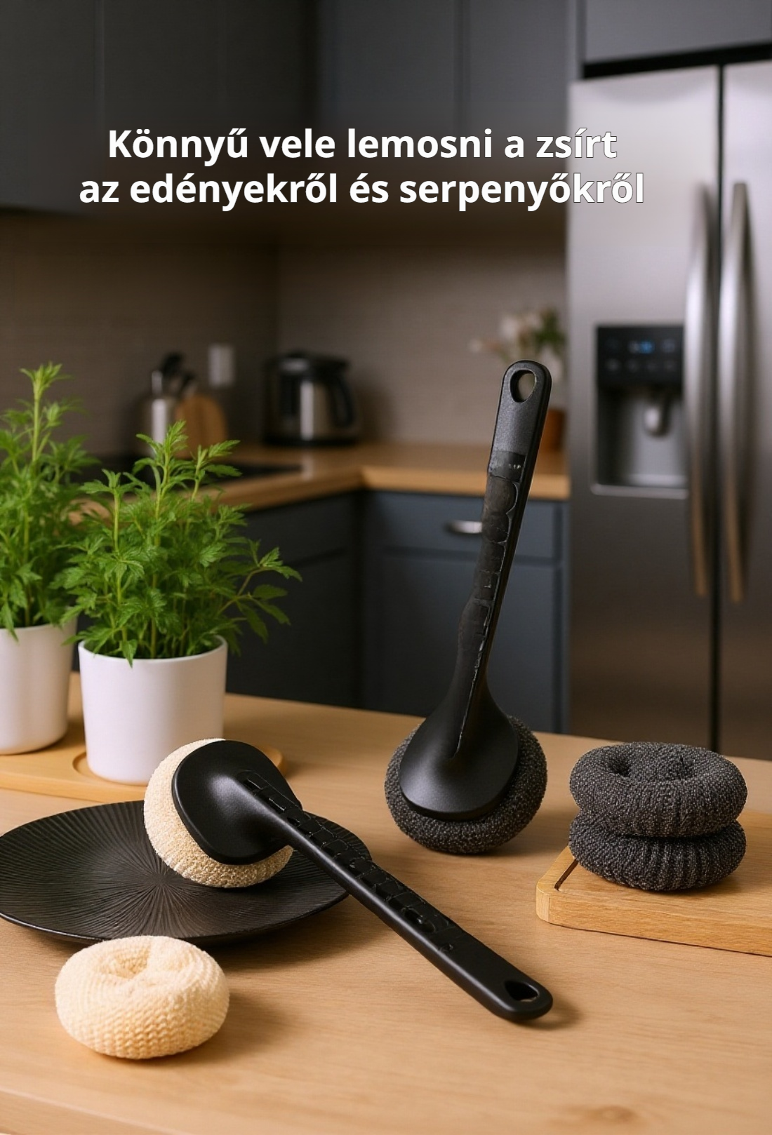 Konyhai tisztító dörzsi a mosogatóban