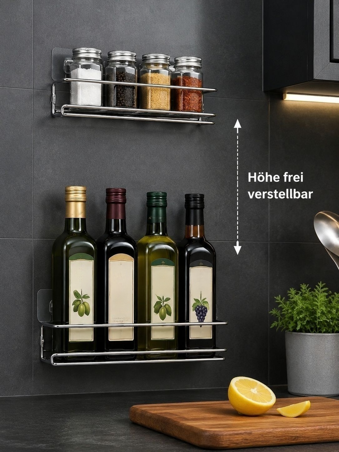 Ein mehrstufiges Küchengewürzregal, das ohne Bohren an der Wand befestigt werden kann.