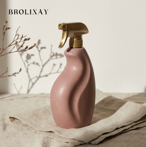 วิธีใช้สเปรย์กำจัดแบคทีเรียบนเสื้อผ้า