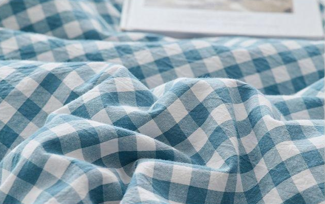 Easy care quilt with machine washable fabric