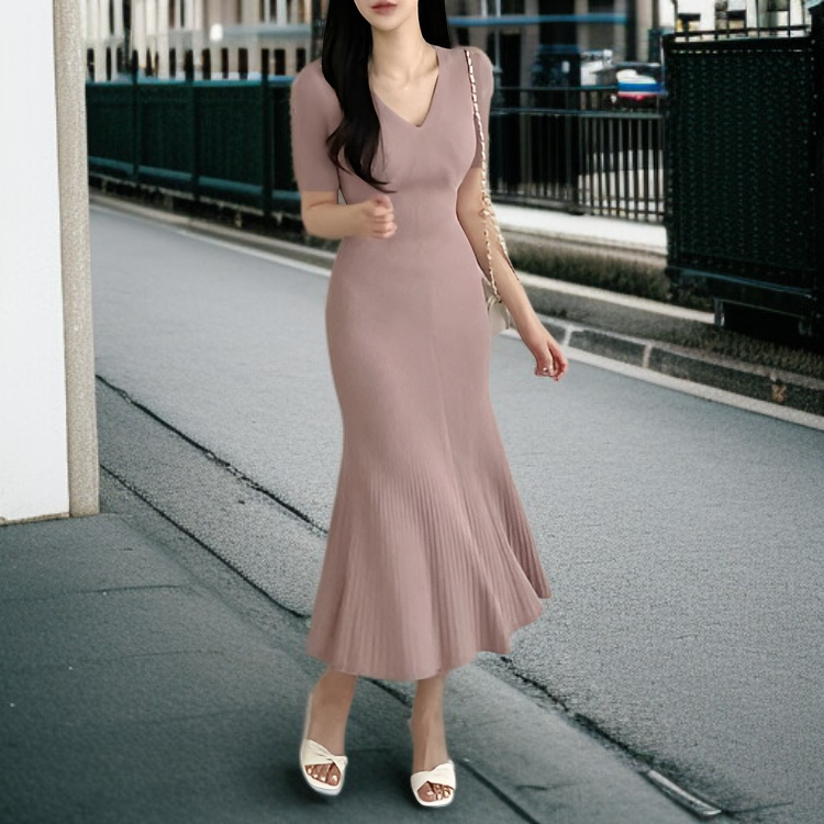 슬림핏 브이넥 니트 원피스 앞모습