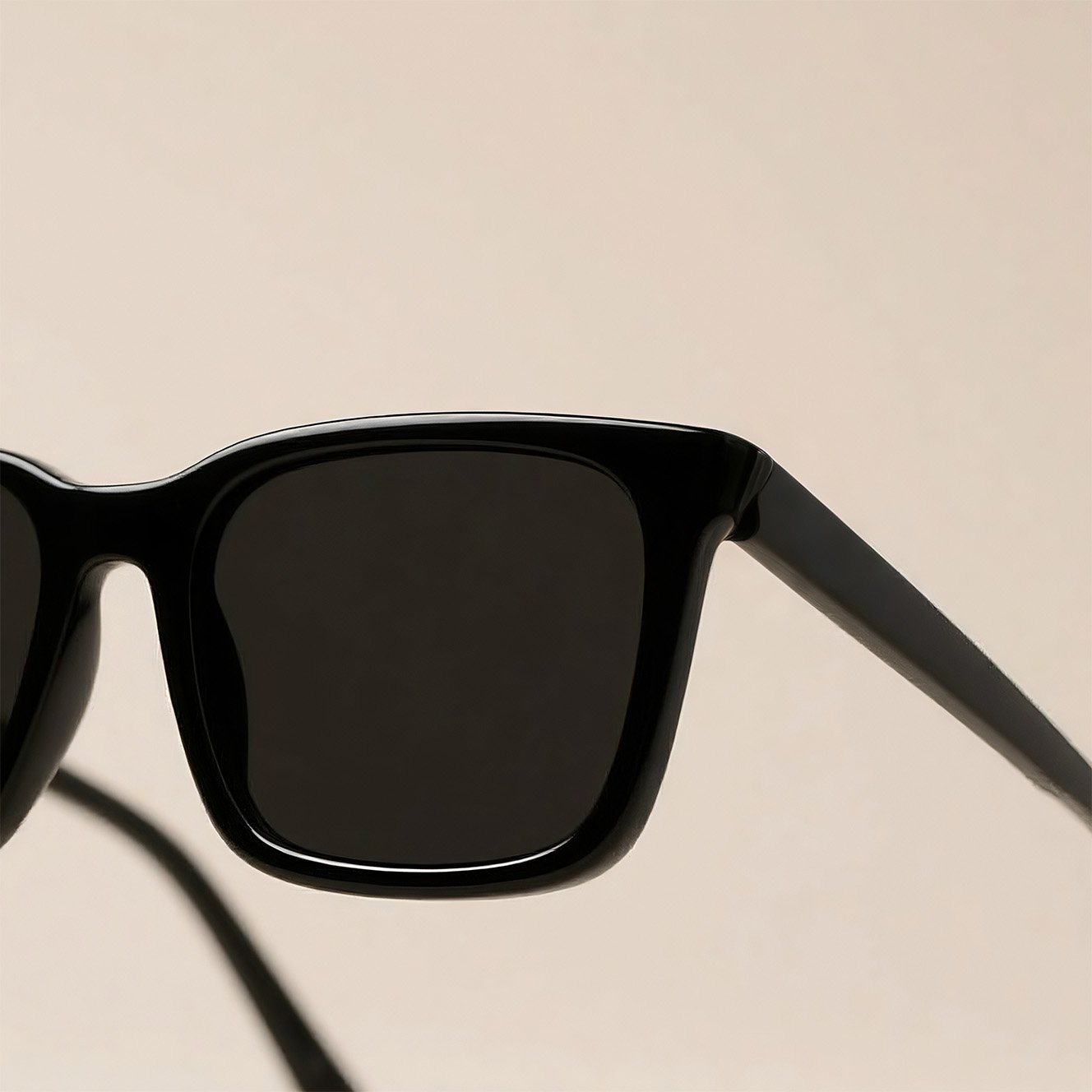 แว่นกันแดดทรงสี่เหลี่ยมแฟชั่น