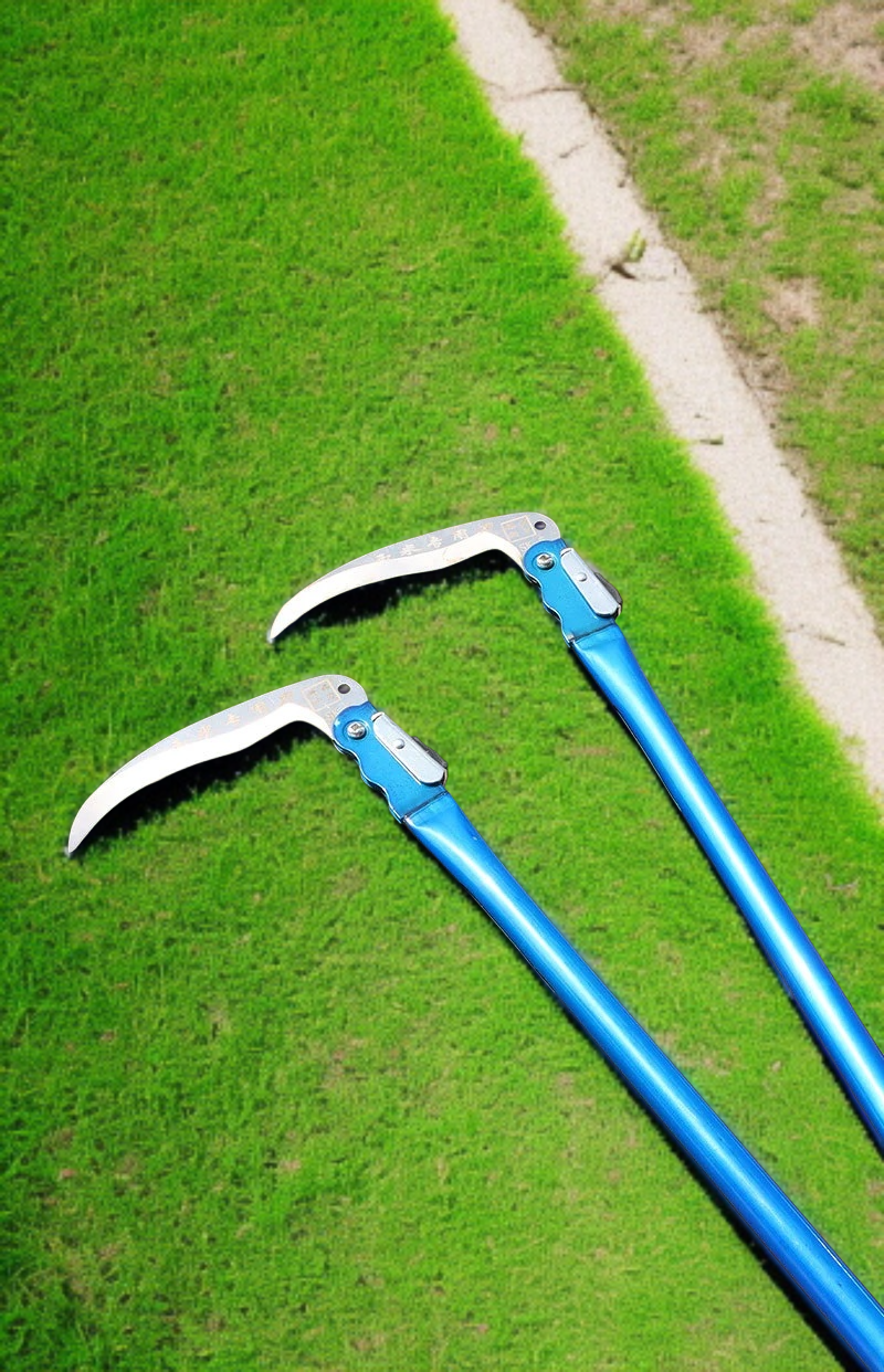 농작물 수확 중인 접이식 낫