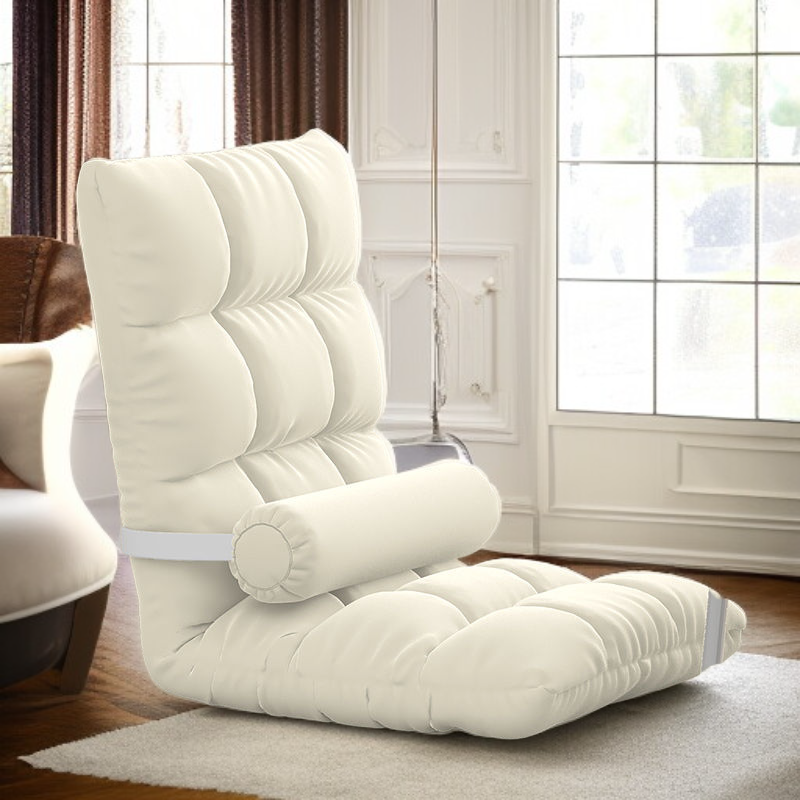 편안하게 앉아있는 모습의 빈백 의자