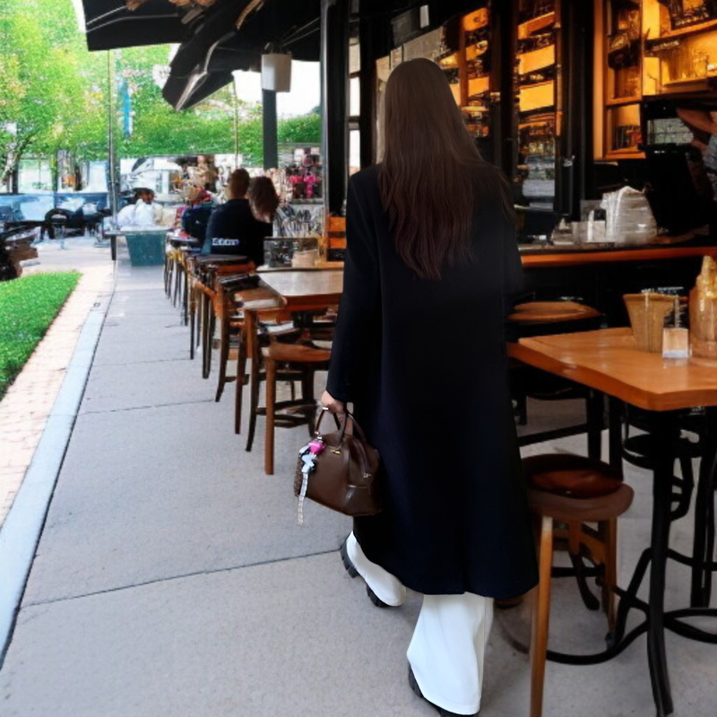 도톰한 소재의 여성 겨울 코트