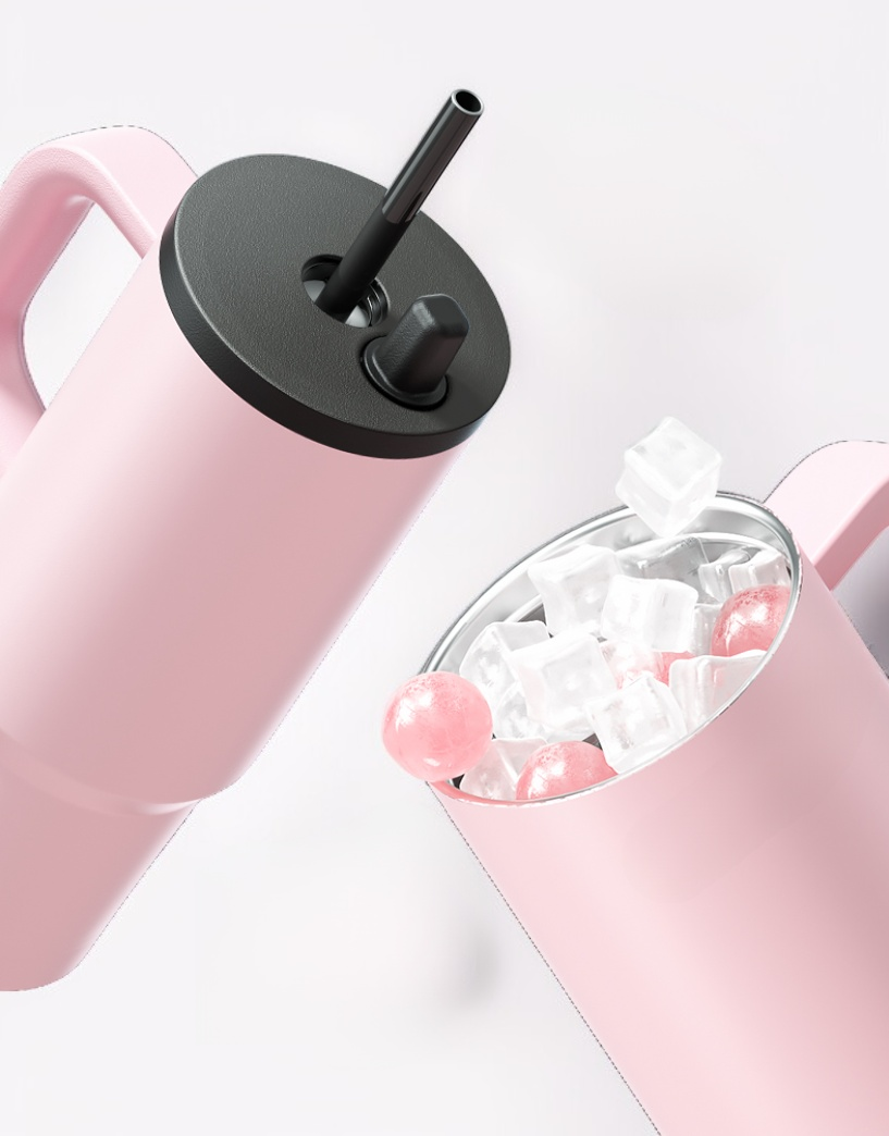 Taza de café en ambiente de oficina