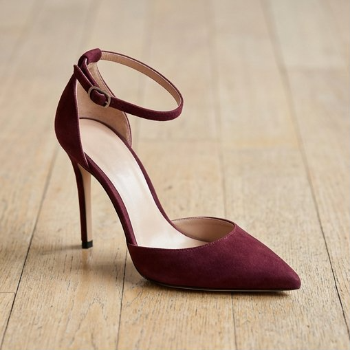 여성용 세련된 하이힐 전체 모습