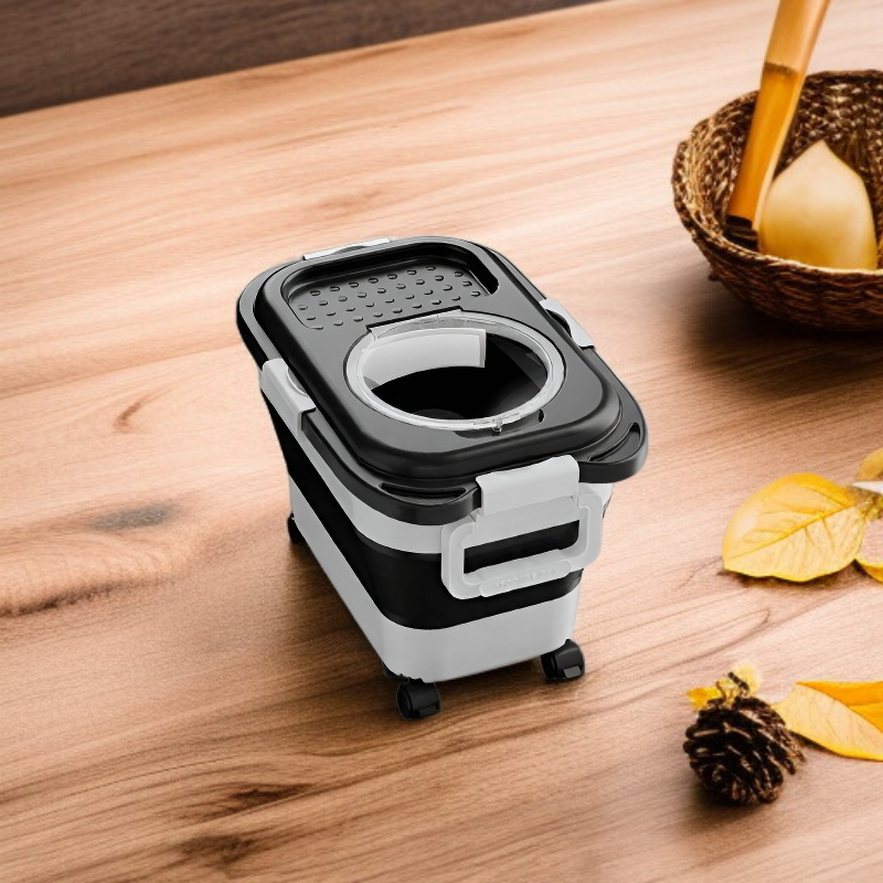 Airtight food storage bin for grains and rice