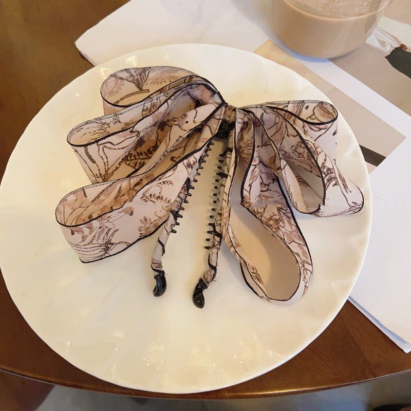 水玉模様のリボンヘアクリップ