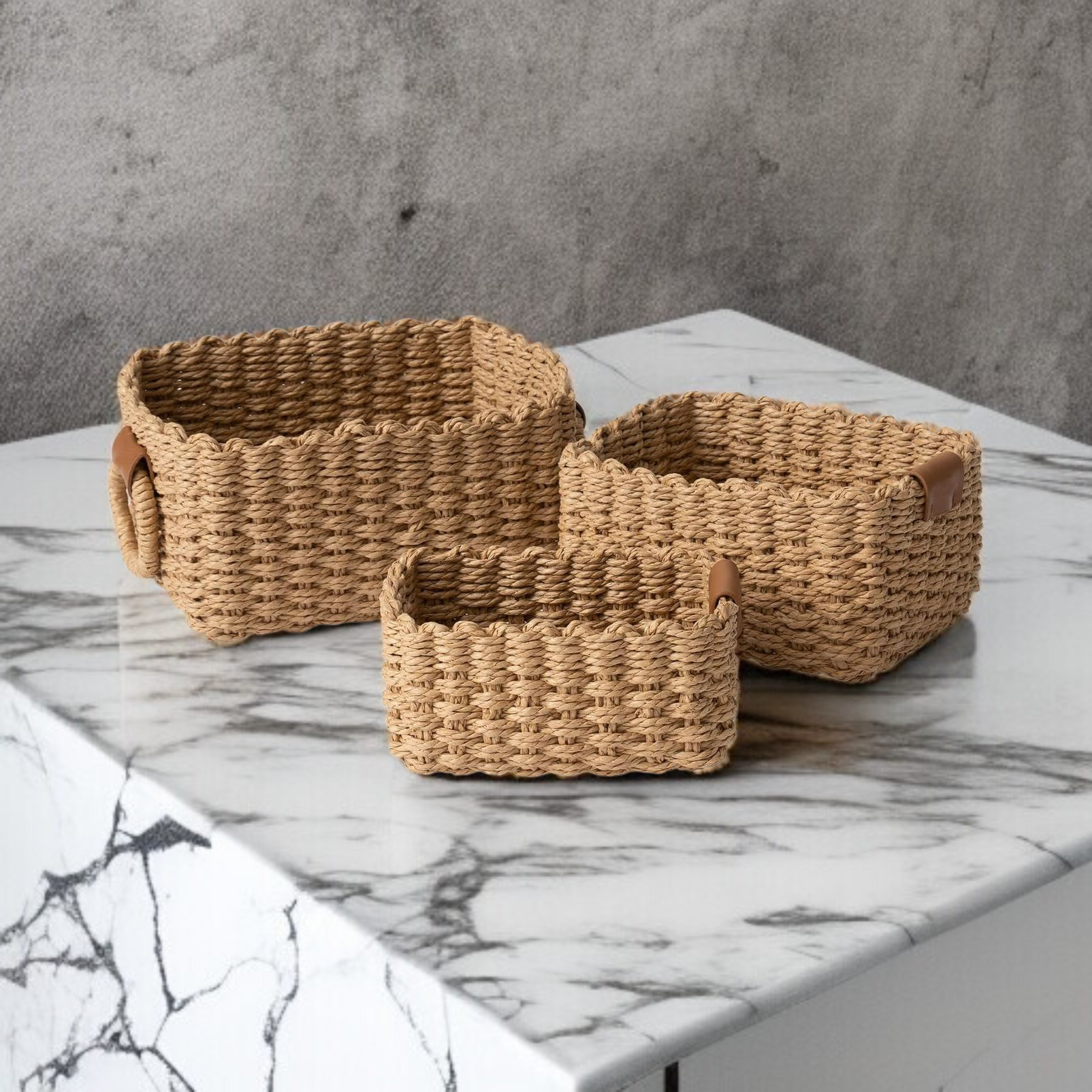 ラタン素材の卓上収納バスケットの使い方例