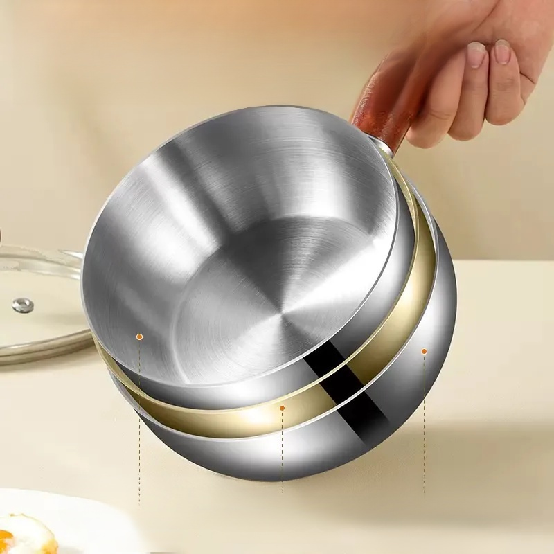 金の取っ手付きサラダボウル