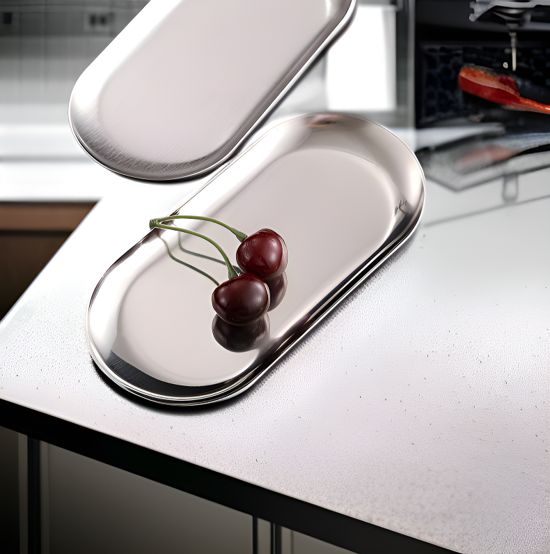 스테인리스 판 위에 음식 담은 모습