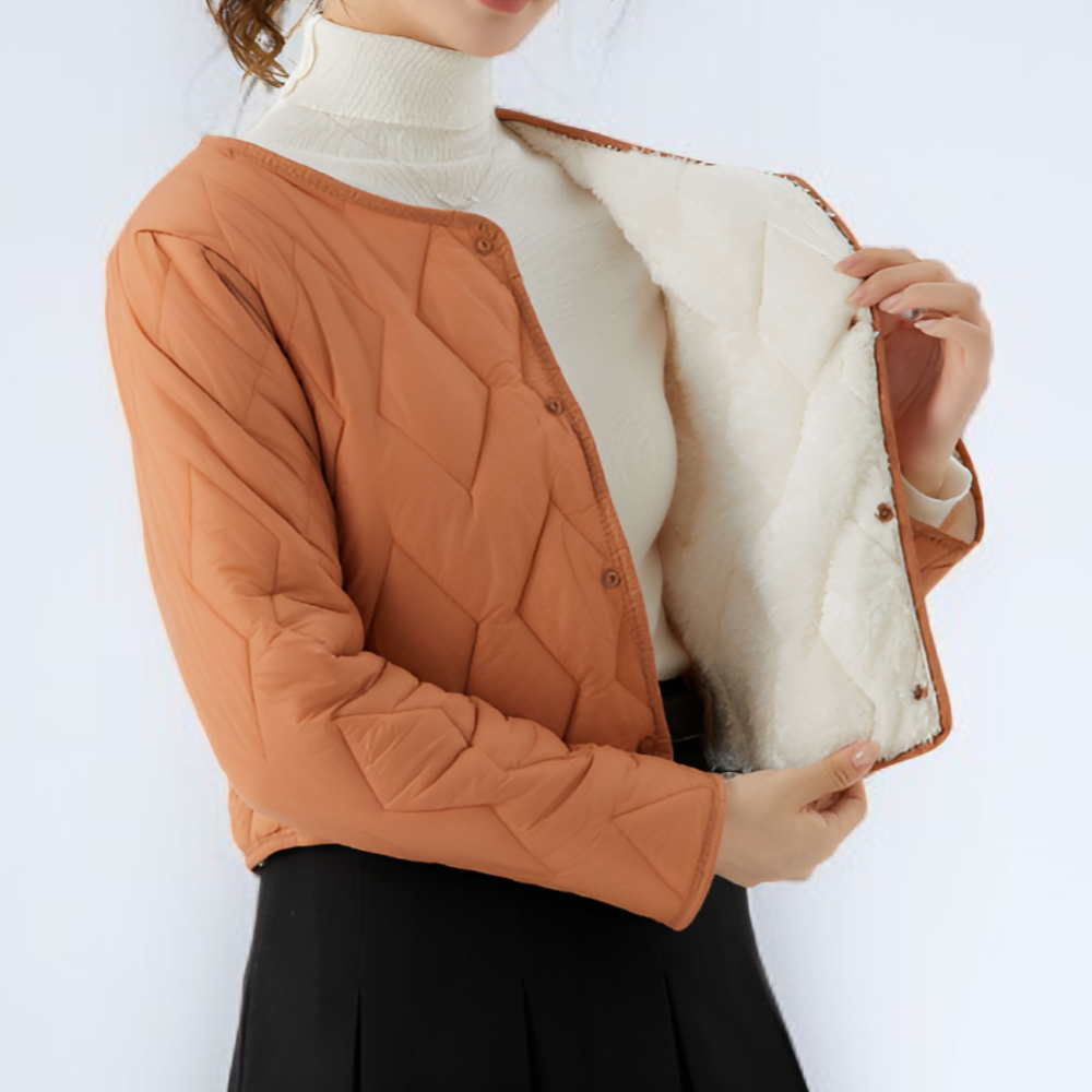 軽量で動きやすいレディースショートジャケット