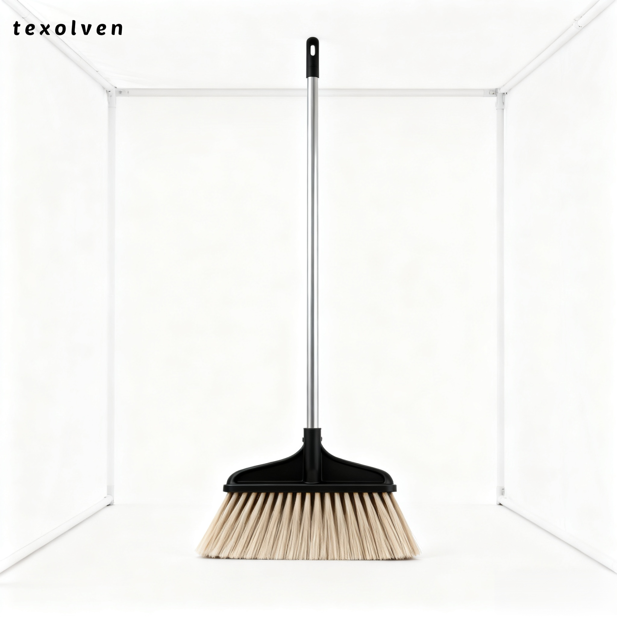 손잡이가 튼튼한 대형 빗자루 확대 사진