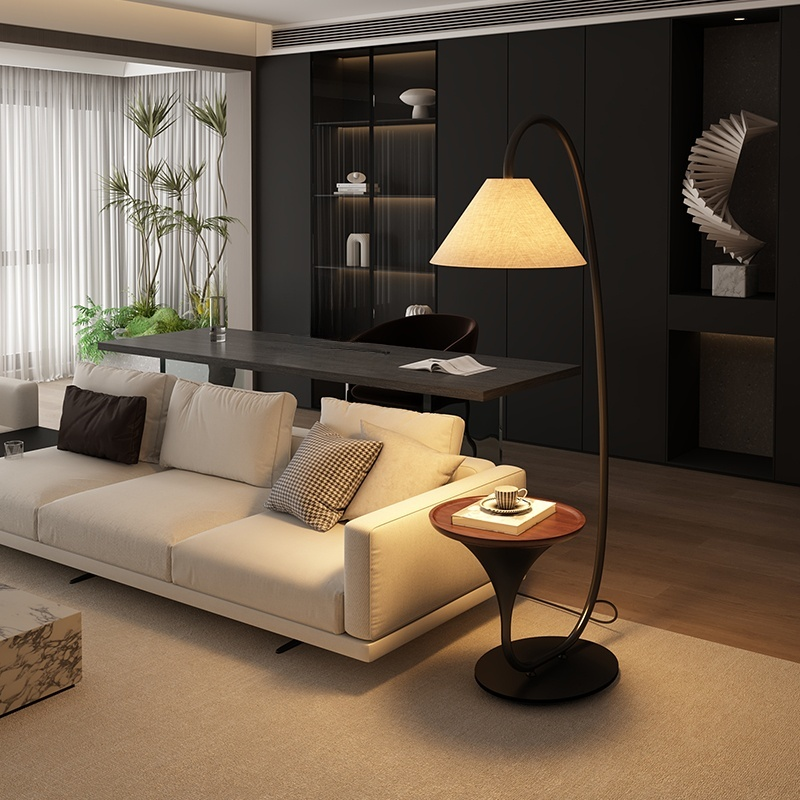 Lámpara de pie de diseño minimalista