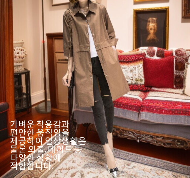 모델이 착용한 여성 트렌치코트 앞모습