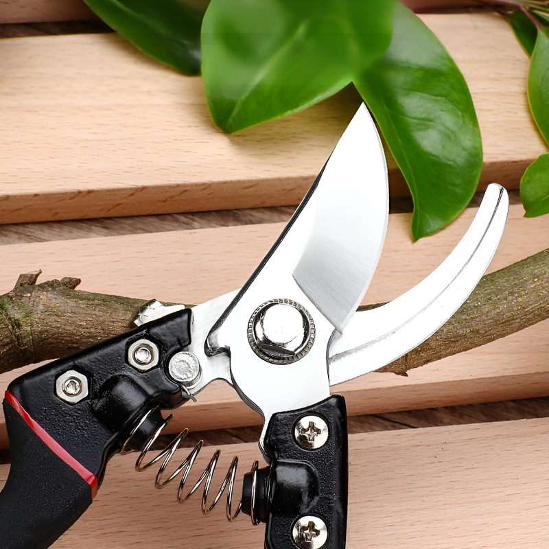 ステンレス製の滑り止め付き剪定鋏