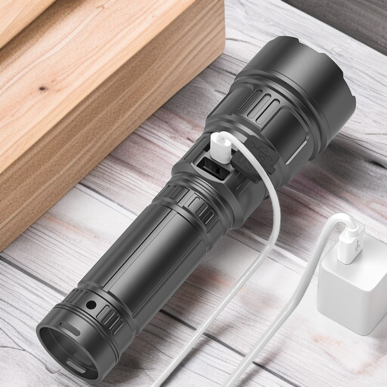 ズーム機能付き懐中電灯