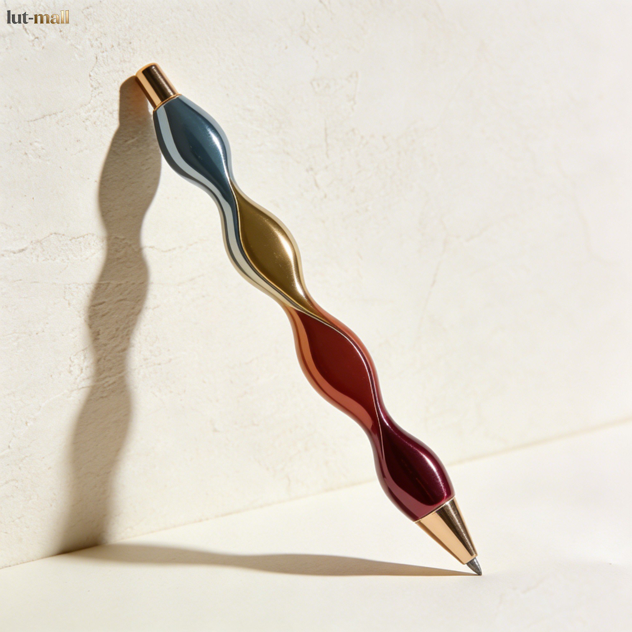 전기 유도 테스트 펜으로 전선 전압 감지 시연