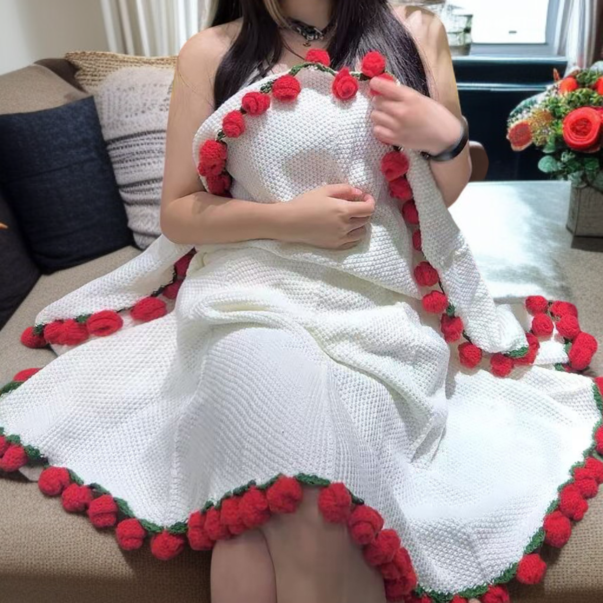 Wohnaccessoire: Rosensträuße Haardecke auf Sofa