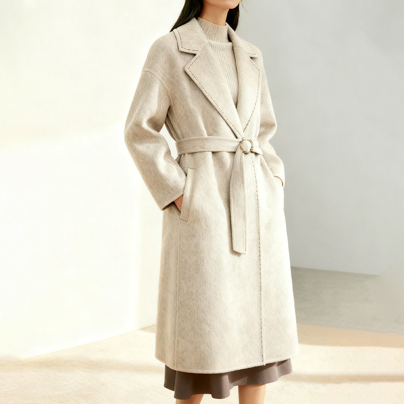 女性モデル着用エレガントカシミヤコート