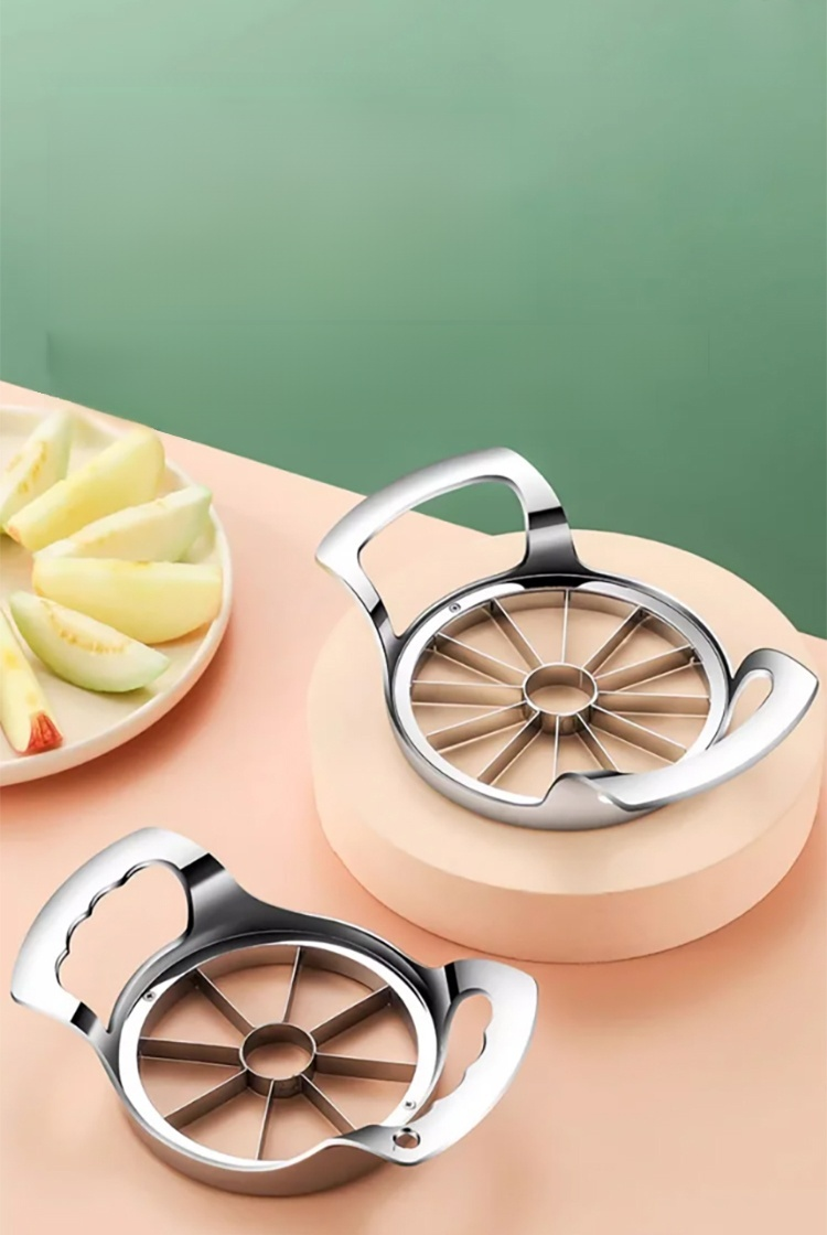아연합금 스테인리스 사과 분할기로 사과를 쉽게 자르는 모습