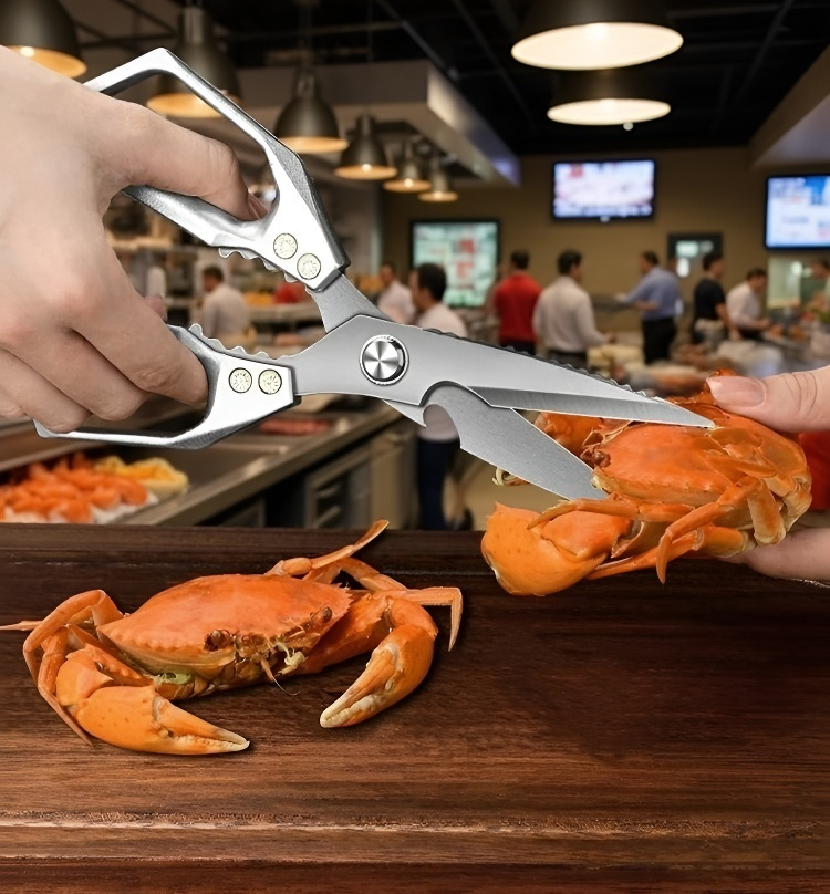 손잡이가 인체공학적으로 설계된 가정용 가위