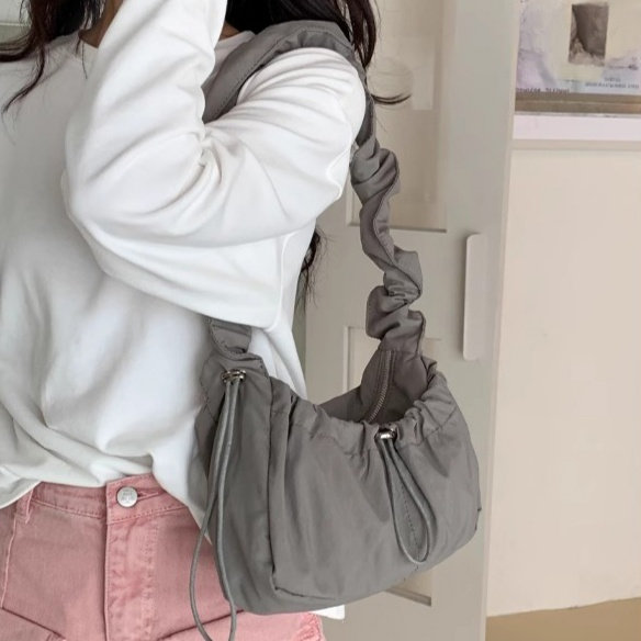 여성용 기품 있는 주름 구름백 나일론 숄더백