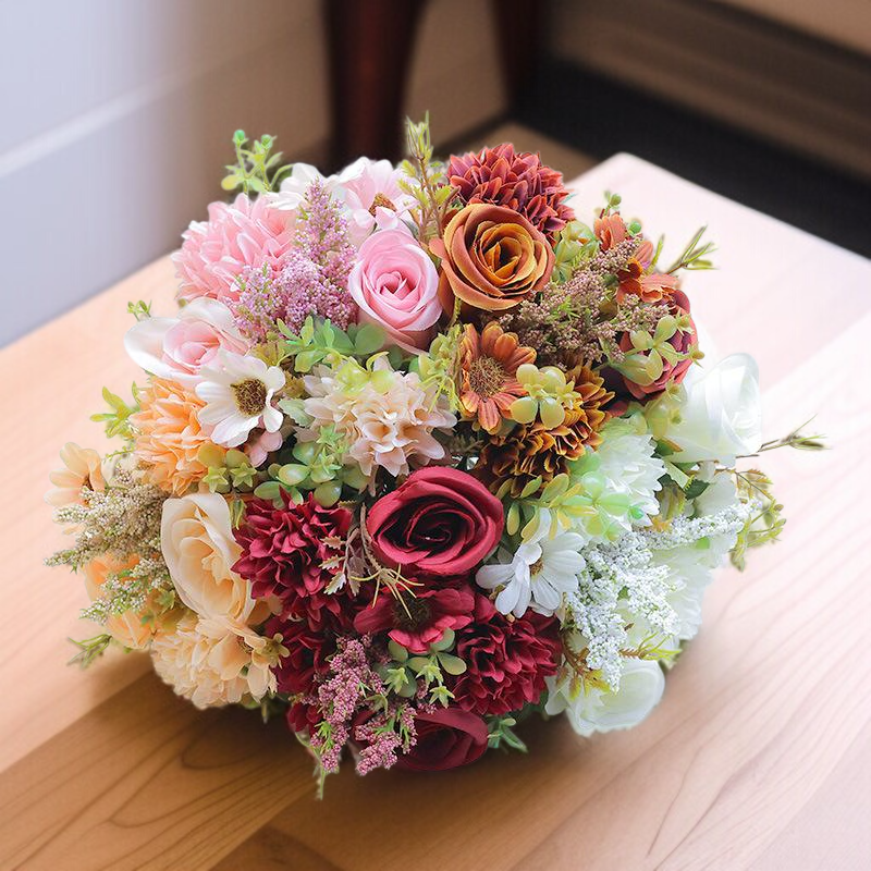 تنسيق زهور اصطناعية في مزهرية